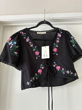 NWT Stitch And Feather Black floral top